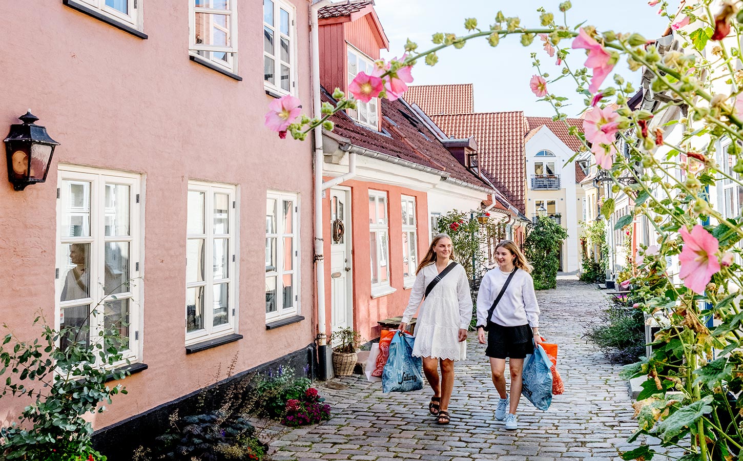 Piger i Hjelmerstald