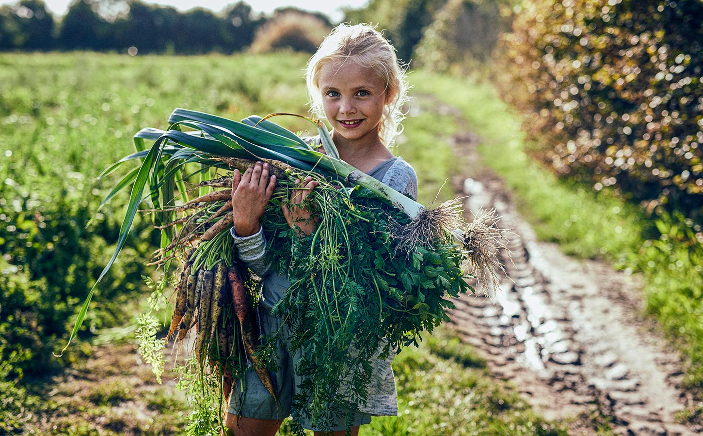 Pige med grøntsager