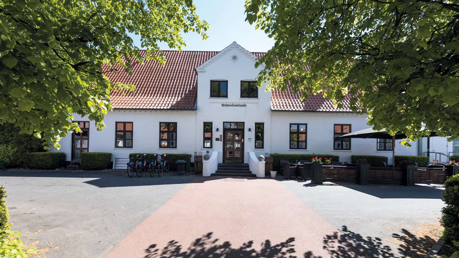 The hotel from outside