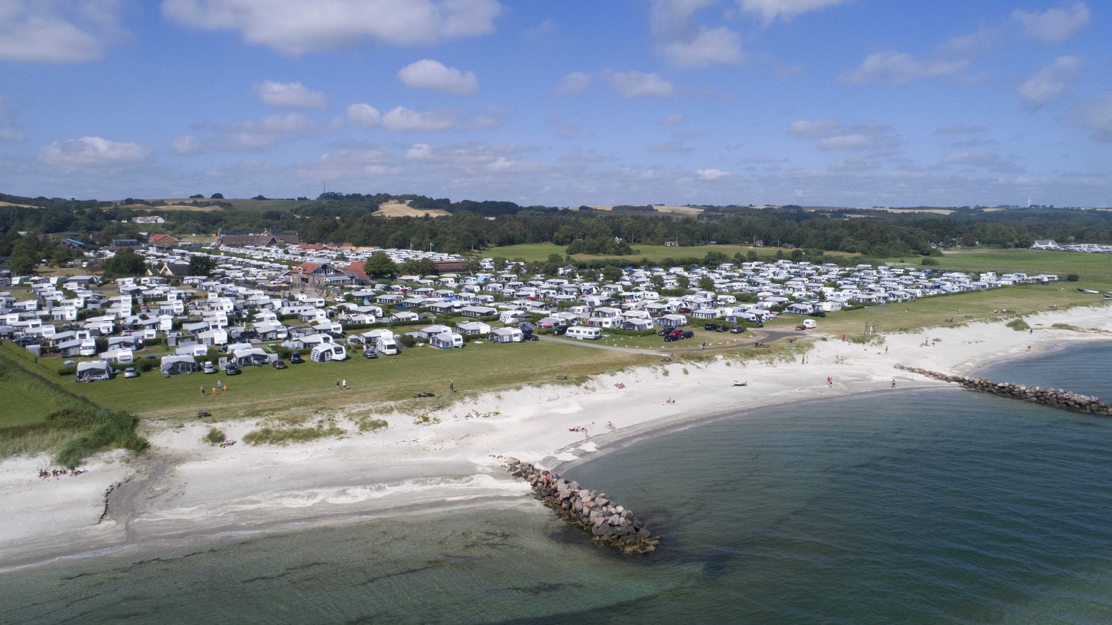 Hedebo Strand fra oven fra vandet
