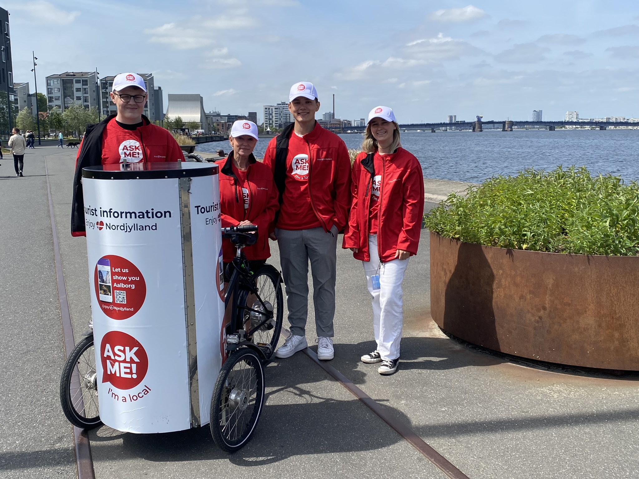 Fire turistengle ved Limfjorden i Aalborg