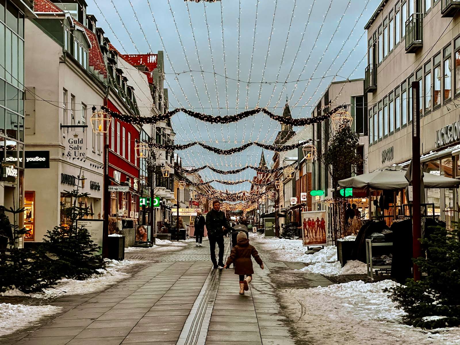 Frederikshavn by i december måned