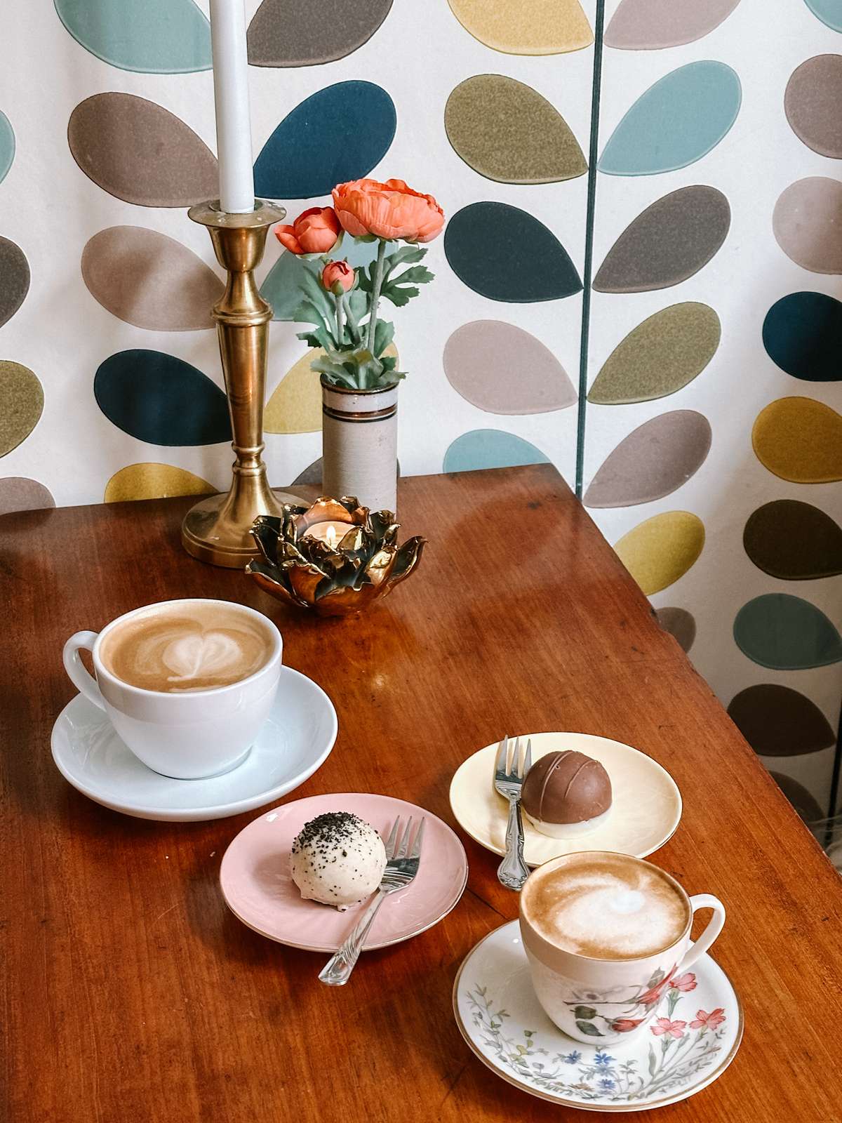 Kage og kaffe på Fru Rønne