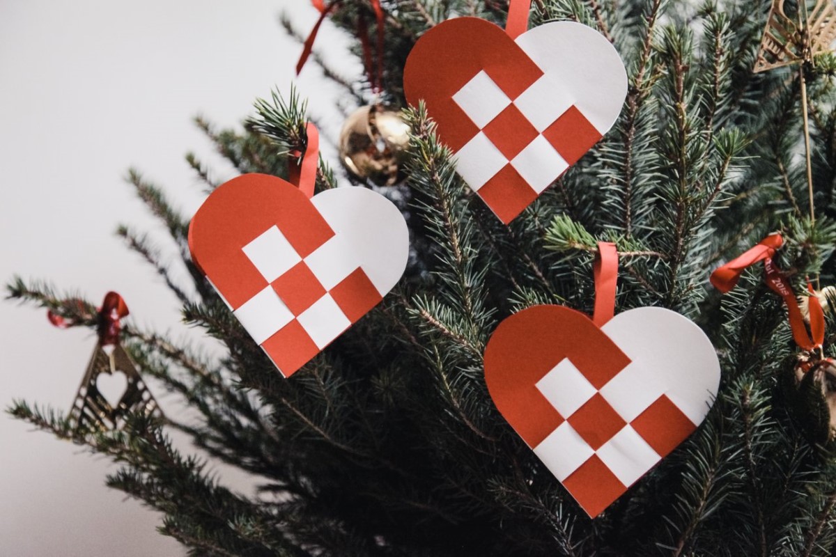 Julehjerter på juletræ