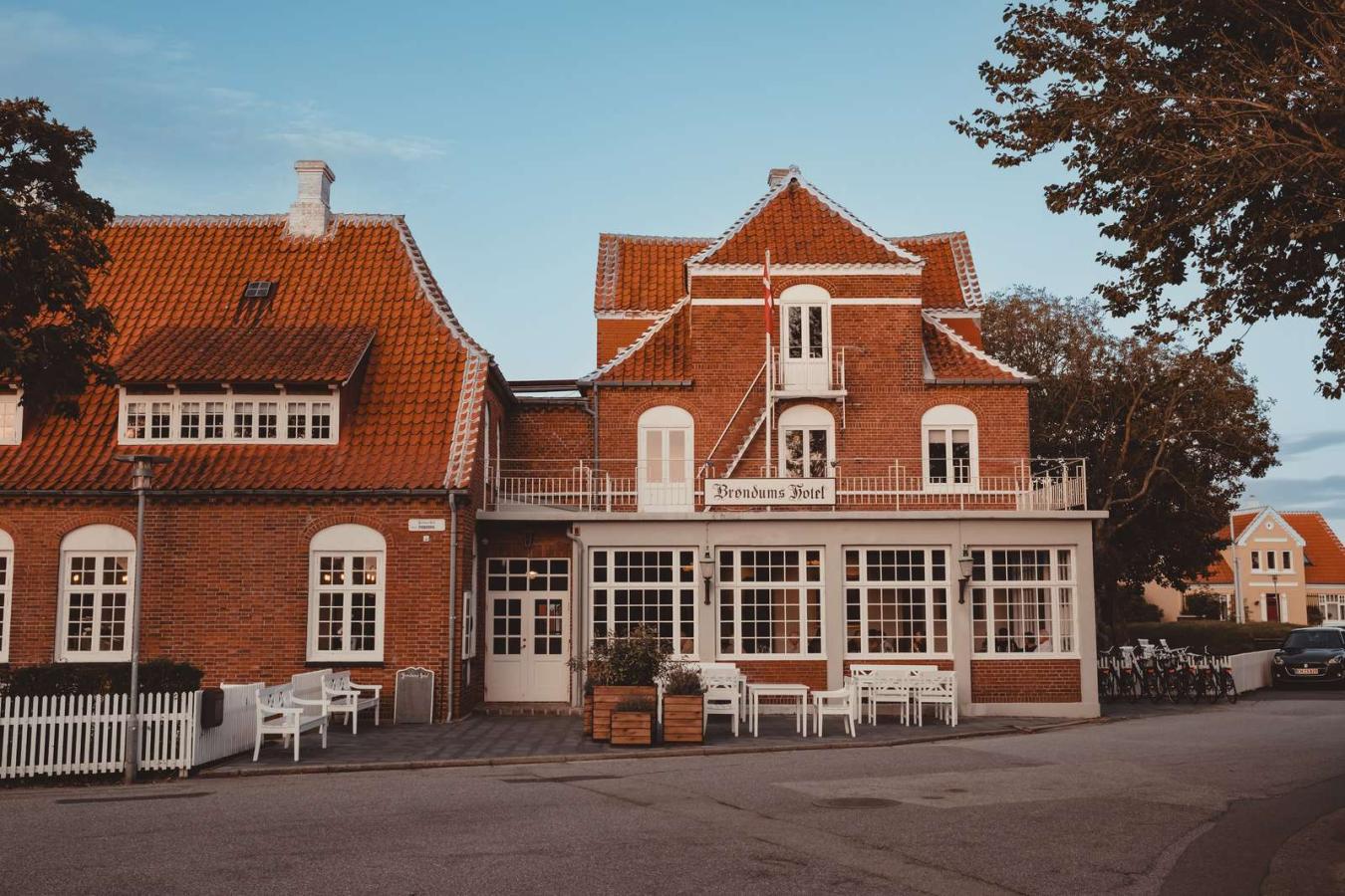Indgangen til Brøndums Hotel