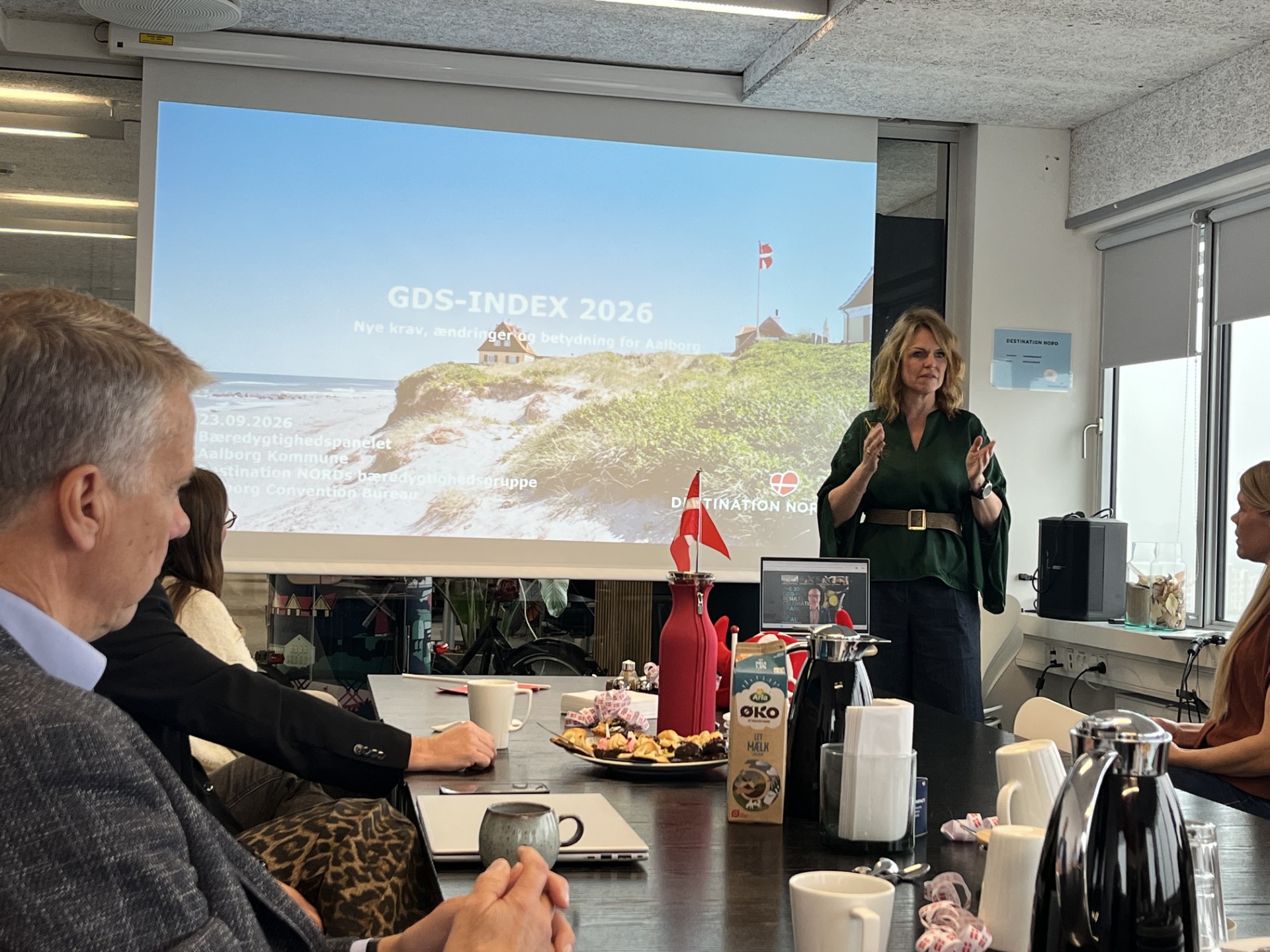 Foto af møde, hvor årets GDS-resultater afsløres
