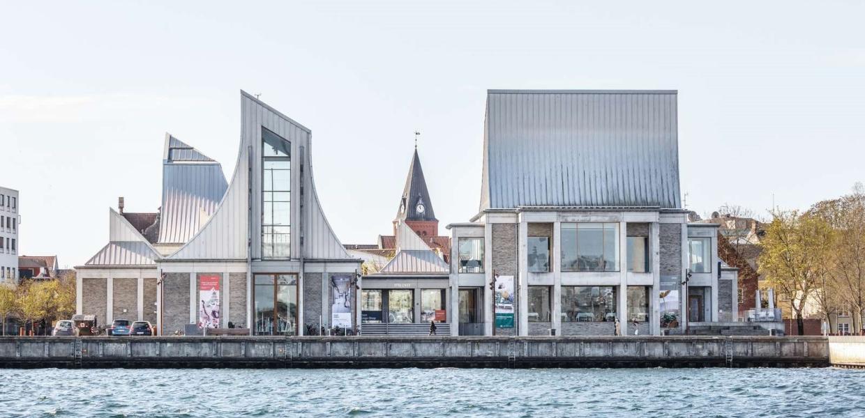 Utzon Centeret set fra Limfjorden