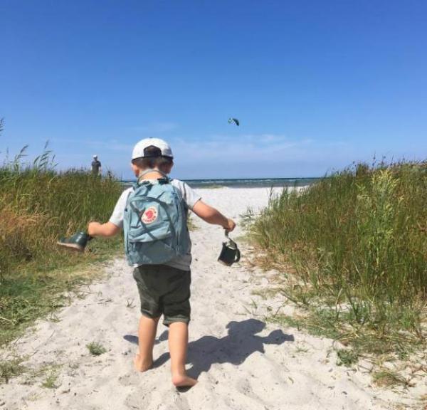 Dreng på strand