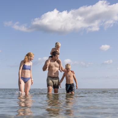 Familie på Hals strand